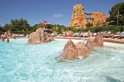 Wellenbecken im Caneva Aquapark