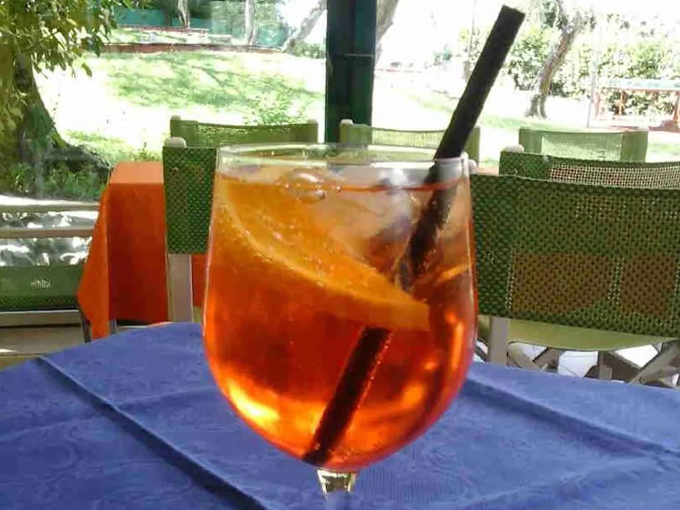 Aperitif in der Pool Bar