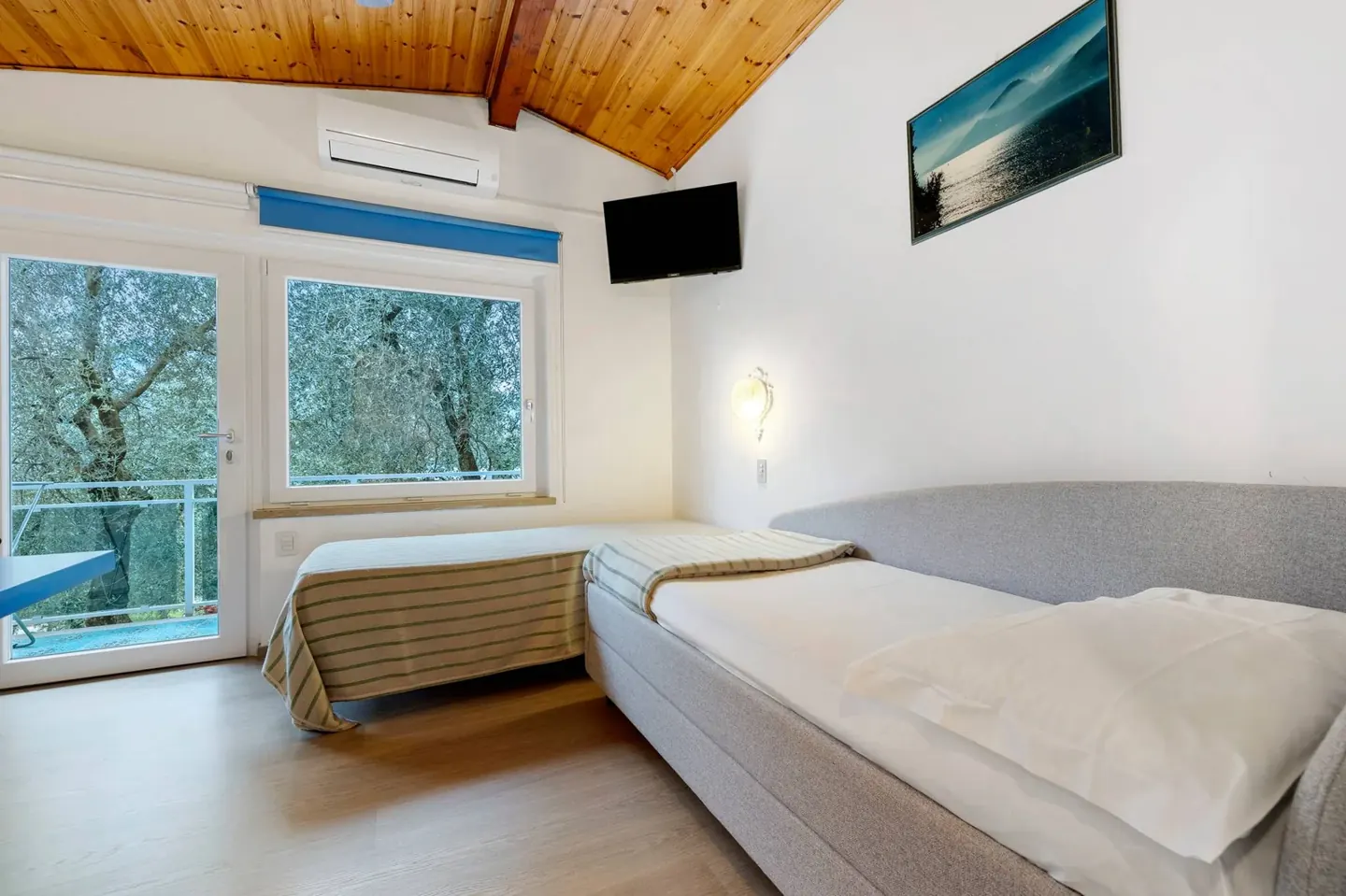 Schlafzimmer mit Blick ins Grüne
