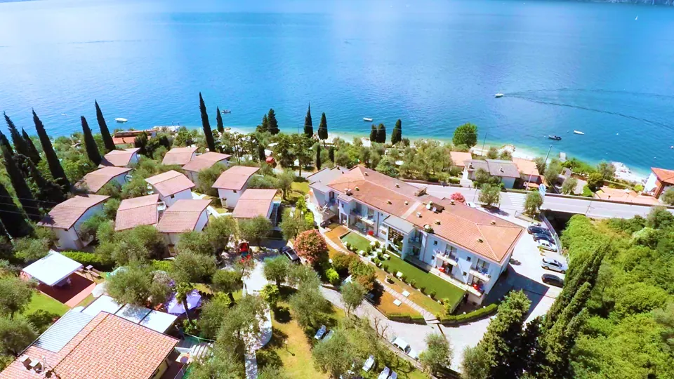 Tagesansicht von Pit Stop und dem Gardasee